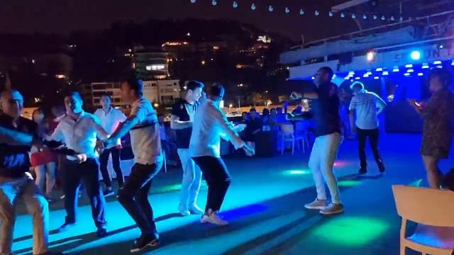 Турецкие парни зажигают ??