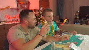 ЭТО ОЧЕНЬ ПЛОХО? ПРОБУЕМ ЕДУ ИЗ ЯНДЕКС ЛАВКИ **ГАБАР И СТОЛЯРОВ В ШОКЕ**