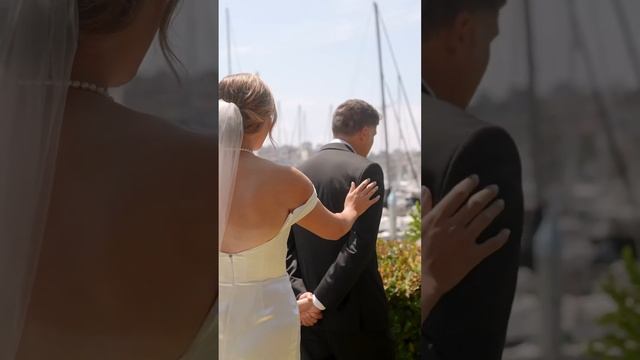 The Sweetest First Look with her Dad… via: @carlyfilmsit on Ig #wedding #firstlook смотреть онлайн