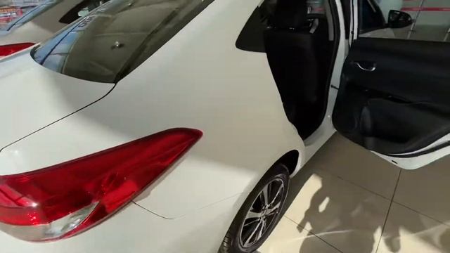 Toyota Yaris 2020 XLS смотреть онлайн