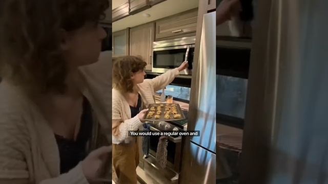 How we use our microwave as an oven #camperhacks смотреть онлайн