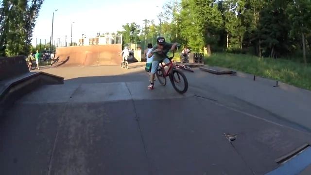 Трюки на самокатах и раскатка на вмх\ Сегодня без скейтеров смотреть онлайн