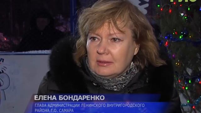 В Ленинском районе открылся новый каток. Лед опробовали ребята из местной хоккейной команды смотреть онлайн