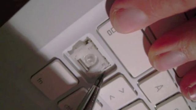 Apple Key Replacement MacBook Pro Unibody White MBP MB