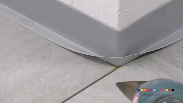 Монтаж самоклеющегося плинтуса смотреть онлайн