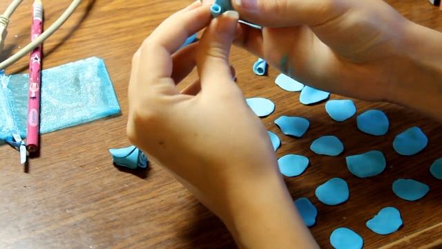 ПОЛИМЕРНАЯ ГЛИНА: ЛЕПИМ СИНИЕ РОЗЫ смотреть онлайн