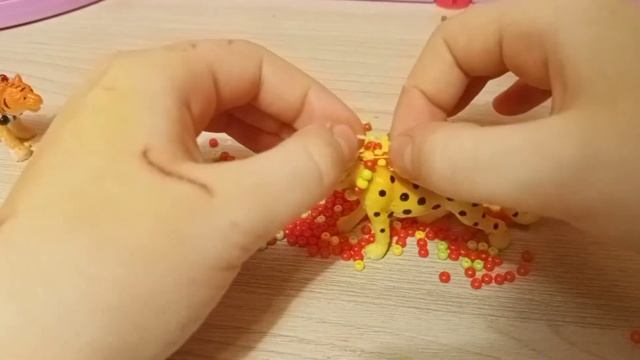 делаю ошейник для игрушечного гепарда из бисера?? смотреть онлайн