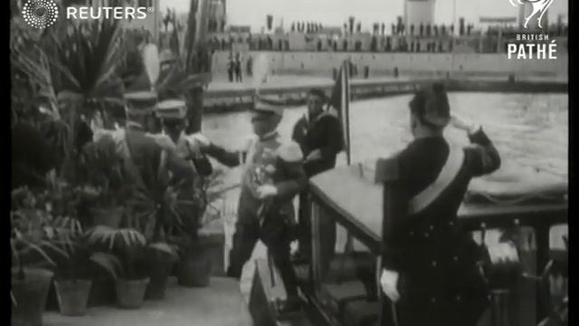 ROYAL / ITALY: Italian Royal family arrives in Cagliari, Sardinia (1929) смотреть онлайн