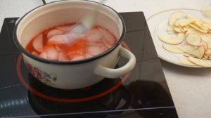 Розы из яблок. Украшение для торта