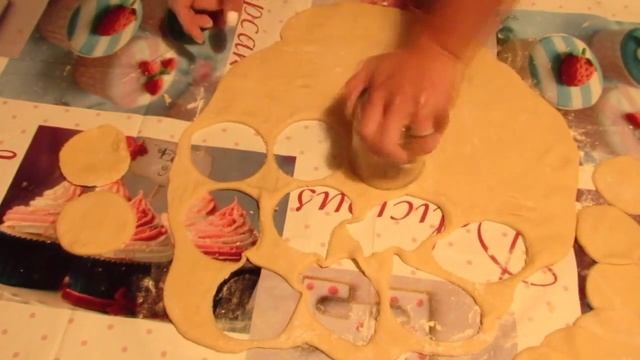 Пончики на сгущёнке за 5 минут. Легко и быстро смотреть онлайн