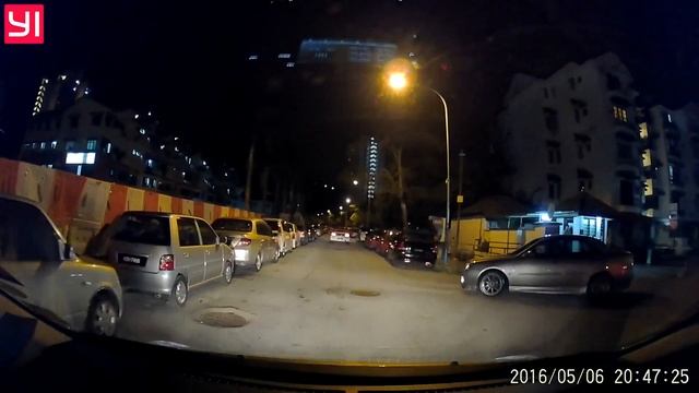 A near miss accident with reckless driver смотреть онлайн