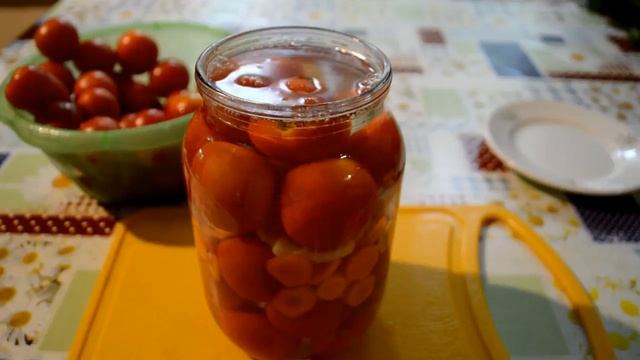 Маринованные помидоры с морковью и чесноком. Очень вкусный рецепт! смотреть онлайн