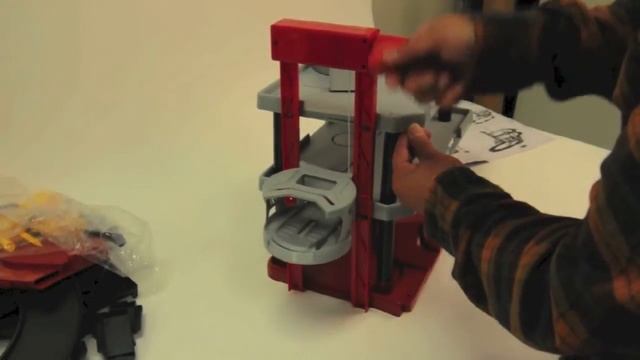 Unboxing and Assembly of Bburago's Ferrari Race & Play Parking Garage Playset смотреть онлайн