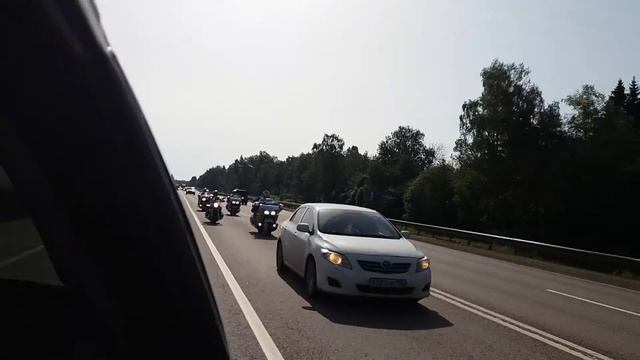 Мотоциклы, красиво идут. Можайское шоссе. смотреть онлайн