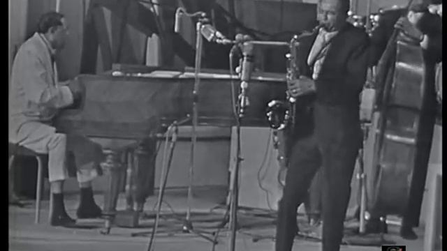 1966 Ellington - Diminuendo + Crescendo In Blue - Paul Gonsalves solo (Live Video) смотреть онлайн