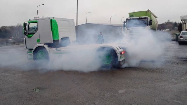 Renault Premium burnout - cz.1 смотреть онлайн