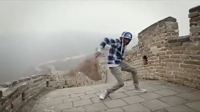 Танец под дабстеп на Великой Китайской стене flv смотреть онлайн