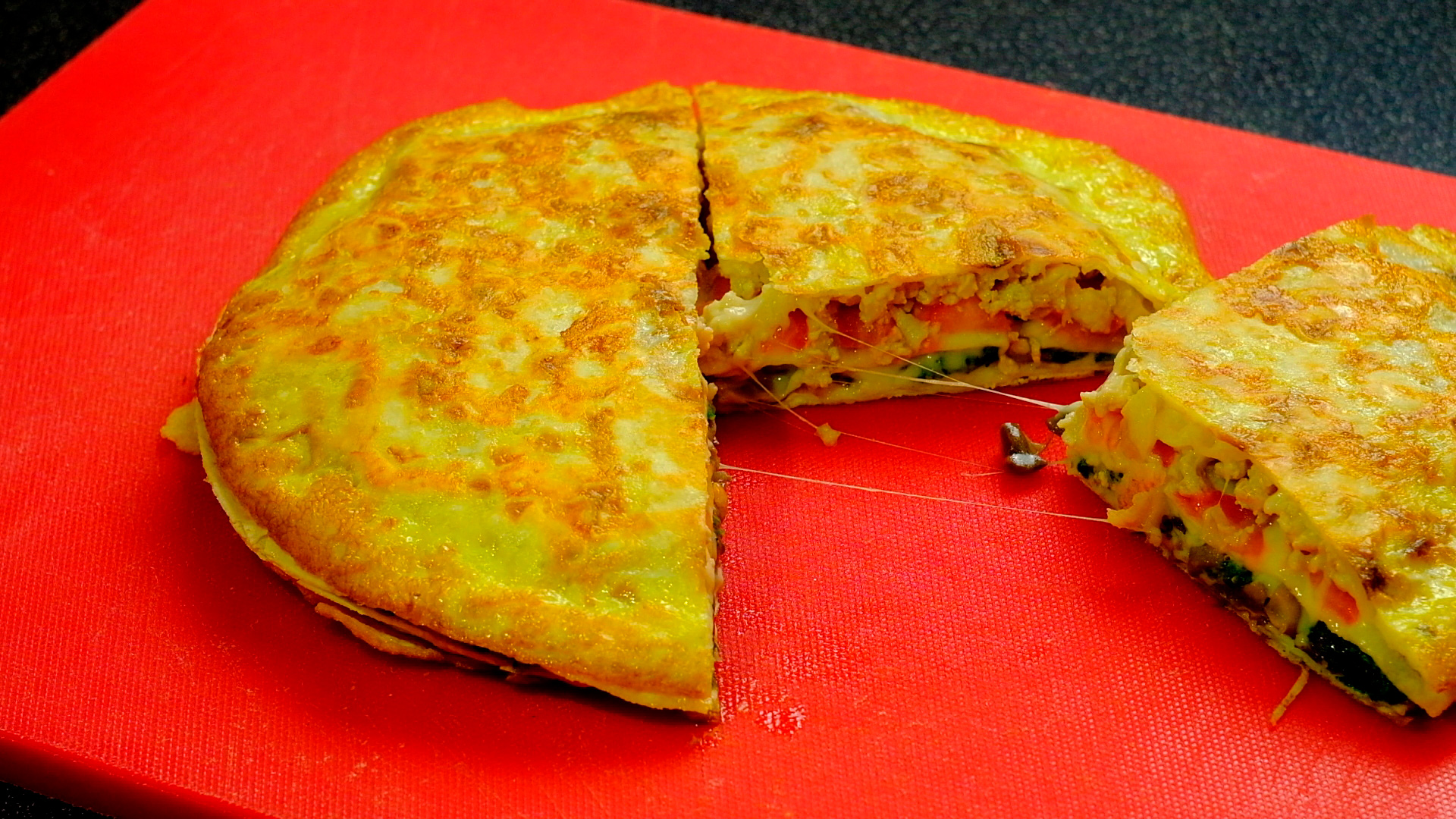 Готовлю закуску из лаваша с фаршем и грибами. Очень сытно, утром съел и до обеда не чувствуешь голод