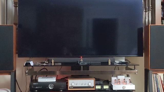 Glow Audio Two Tube Amp, Telefunken 12AX7 and EL84. Wharfedale Linton speakers. смотреть онлайн
