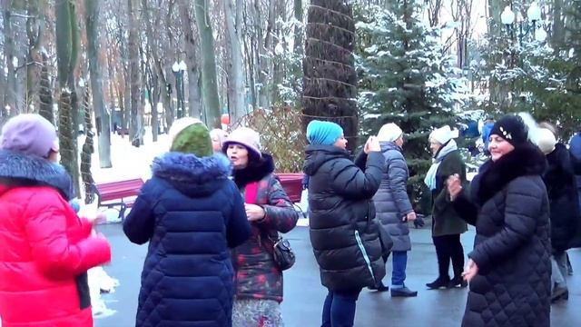 Расцвела черемуха Танцы в парке Горького Харьков Февраль 2022 смотреть онлайн