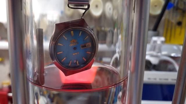 Проверка часов на герметичность. Мокрый тест. Прибор для проверки на герметичность смотреть онлайн