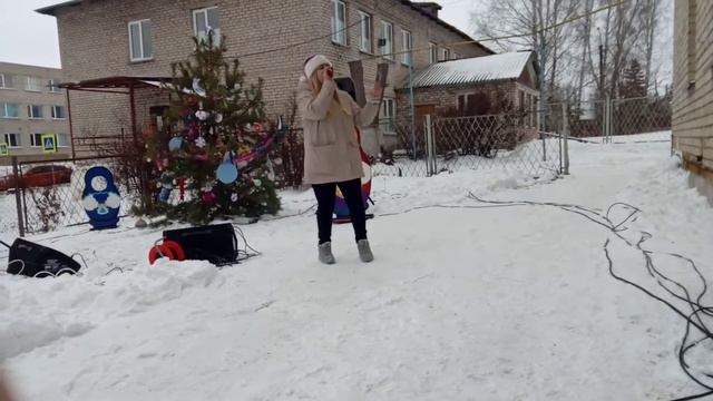 Алина Гранкова с песней ''Хуторянка'' поздравляет медиков в г. Михайлове смотреть онлайн