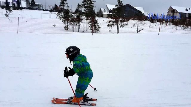 VLOG: Ставим ребенка на горные лыжи, катаемся сами! смотреть онлайн