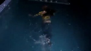 017 Bathing in clothes (купание в одежде)