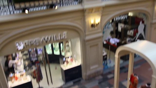 Небольшая прогулка по ГУМу 30 мая 2016. смотреть онлайн