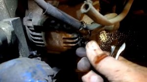 18 2  Снятие генератора  на Джили МК