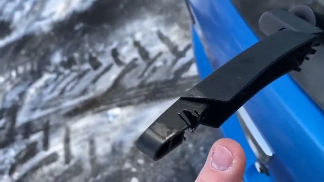 How to replace the rear wind shield wipers - Wiper Blades replacement Dacia Sandero DIY смотреть онлайн