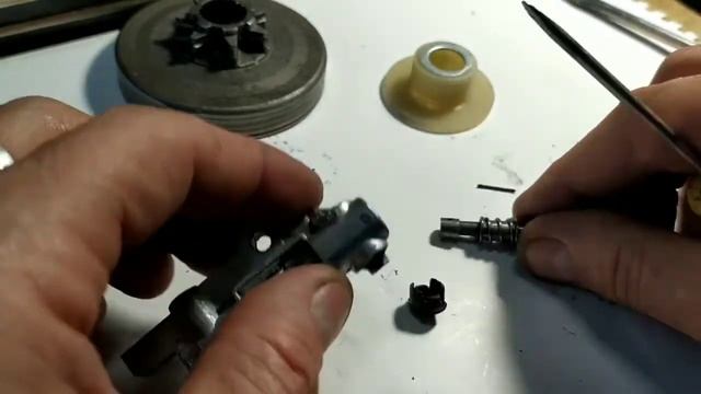 Устройство и принцип действия маслонасоса бензопилы. смотреть онлайн