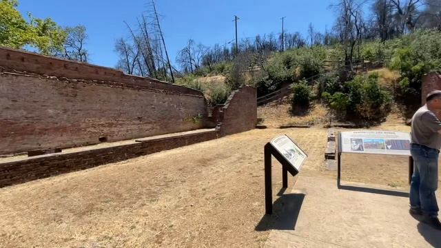 Город после трёх пожаров. Искупалась в горной реке Калифорнии. смотреть онлайн