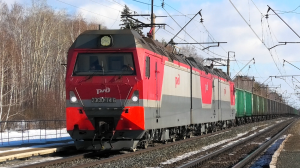 2ЭС10-146 "Гранит" с грузовым поездом следует через о.п. Измоденово