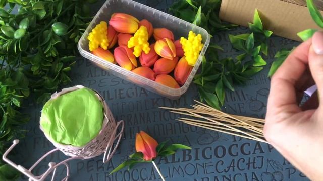 Весенний велосипед. Мыловарение. Тюльпаны и мимоза букет в велосипеде. смотреть онлайн