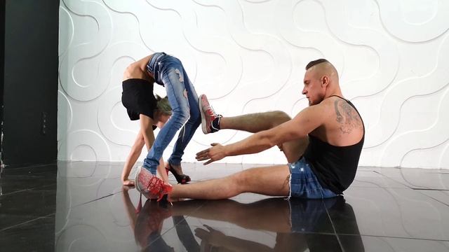 Extreme Stretching with Partner. Contortion routines. Backbending and Oversplits | FlexShow смотреть онлайн