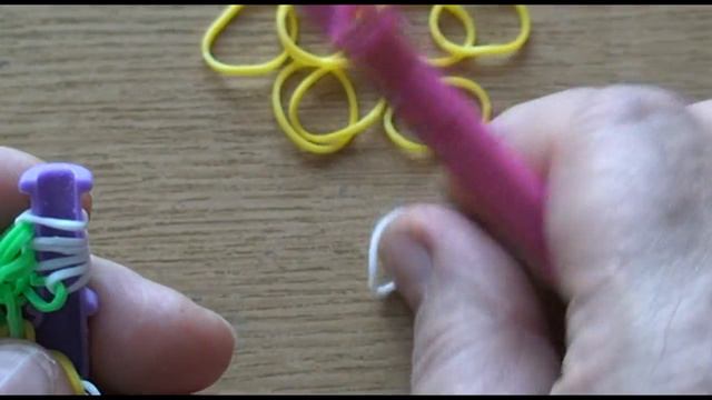 Браслет ACORN из резинок на рогатке смотреть онлайн