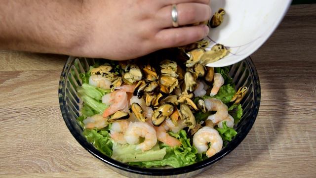 Простейший салат из морепродуктов!!!