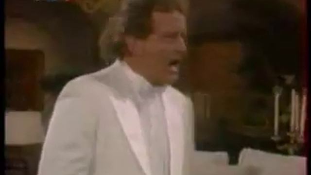 Лайонел дает уроки танцев смотреть онлайн