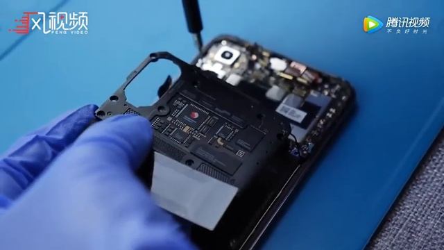 Детальная разборка Xiaomi Mi 8 Explorer Edition смотреть онлайн