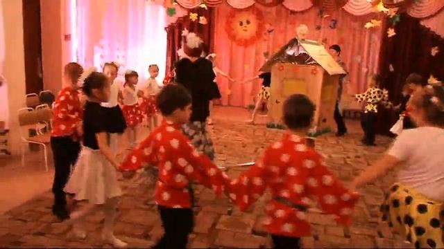 Танец Бабы Яги и Избушки. смотреть онлайн