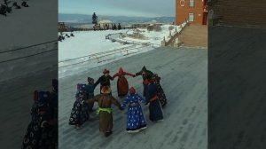 ехор - бурятский национальный танец.