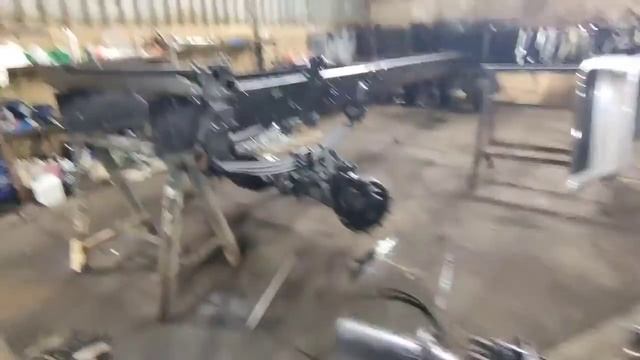 Уникальные Камазы от Жумади / Обзор по базе / Машины на сборке / Устанавливаем ГМУ на Камазы 43118 смотреть онлайн