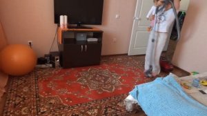 Уборка С Ребенком На Руках. Как Пылесосить С Маленьким Ребёнком.