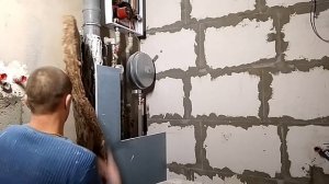 ШУМОИЗОЛЯЦИЯ СТОЯКА КАНАЛИЗАЦИИ - МОНТАЖНАЯ ПЕНА+МИНЕРАЛЬНАЯ ВАТА.