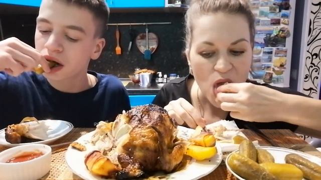 МУКБАНГ КУРИЦА ГРИЛЬ И КАРТОФЕЛЬ/СОЛЁНЫЕ ОГУРЦЫ смотреть онлайн