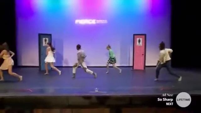 Dance Moms Group Dance - Q (S7, E19) смотреть онлайн