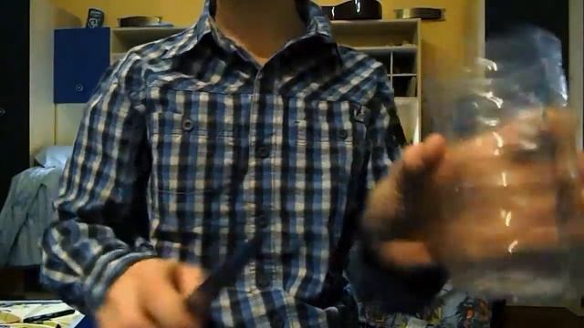 Удобная подставка для наушником из бутылки ! смотреть онлайн