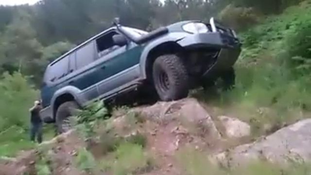 TOYOTA LAND CRUISER 95 33/12:50/15 LATERAL ROCK CRAWLING DANGER OFF ROAD EXTREME RUTA ZUMBALACAZAN смотреть онлайн