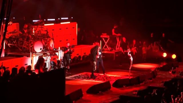 Korn ft. Corey Taylor - A Different World @ The Forum, LA, 6/21/2017 смотреть онлайн